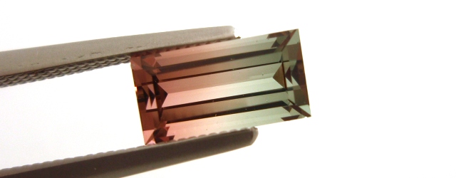 ナイジェリア産バイカラートルマリン☆レクタングルシェープ☆8.3x4.3mm☆1.23ct.