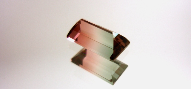 ナイジェリア産バイカラートルマリン☆レクタングルシェープ☆8.3x4.3mm☆1.23ct.