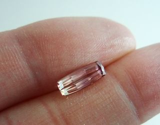 カシミール産バイカラートルマリン☆クッションシェイプ☆10.5x4mm☆1.40ct.