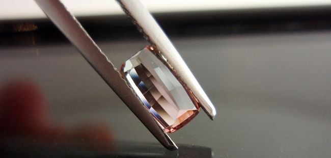 カシミール産バイカラートルマリン☆クッションシェイプ7ｘ4mm☆0.75ct.