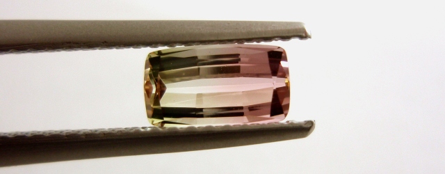 カシミール産バイカラートルマリン☆クッションシェープ☆7x4mm☆0.78ct.