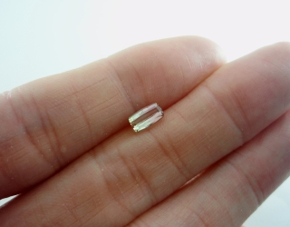 カシミール産バイカラートルマリン☆クッションシェープ☆7x4mm☆0.78ct.