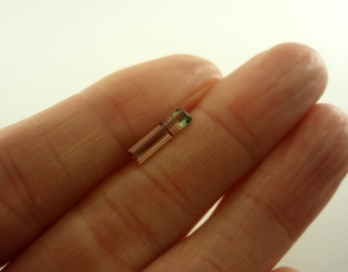 ブラジル産バイカラートルマリン☆ファンシーシェイプ☆12.5x3.5mm☆1.03ct.