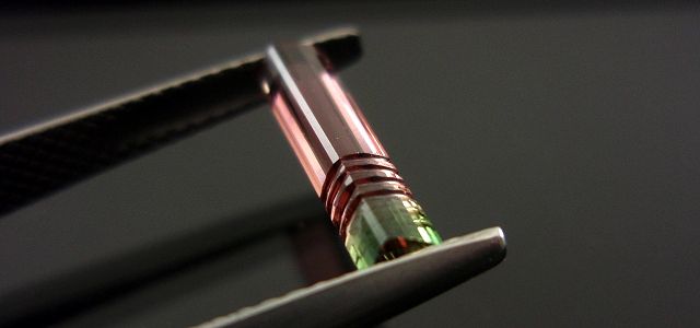 ブラジル産バイカラートルマリン☆ファンシーシェイプ☆13x3mm☆1.01ct.