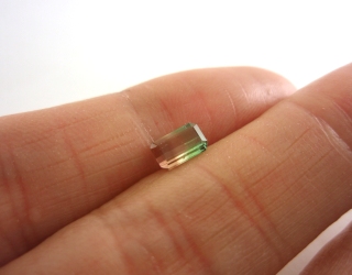 ブラジル産トリカラートルマリン☆オクタゴンシェープ☆6.7x4.1mm☆0.66ct.