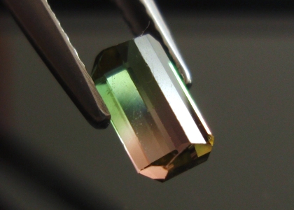 ブラジル産トリカラートルマリン☆オクタゴンシェープ☆6.8x4.1mm☆0.87ct.