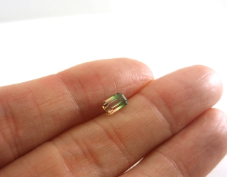 ブラジル産トリカラートルマリン☆オクタゴンシェープ☆6.8x4.1mm☆0.87ct.