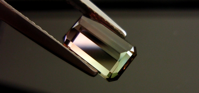 ナイジェリア産バイカラートルマリン☆オクタゴンシェープ☆8.3x5.4mm☆1.65ct.