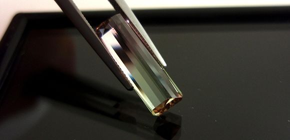 カシミール産バイカラートルマリン☆オクタゴン☆14.5x4.8mm☆2.66ct.