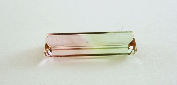 カシミール産バイカラートルマリン☆オクタゴン☆14.5x4.8mm☆2.66ct.