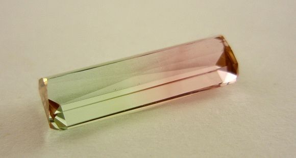 カシミール産バイカラートルマリン☆オクタゴン☆14.5x4.8mm☆2.66ct.