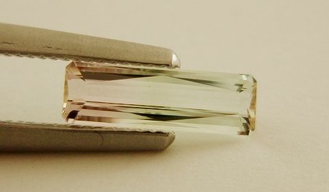 カシミール産バイカラートルマリン☆オクタゴン☆8.1x2.6mm☆0.39ct.