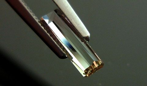 カシミール産バイカラートルマリン☆オクタゴン☆8.1x2.6mm☆0.39ct.