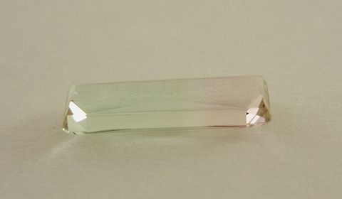 カシミール産バイカラートルマリン☆オクタゴン☆8.1x2.6mm☆0.39ct.