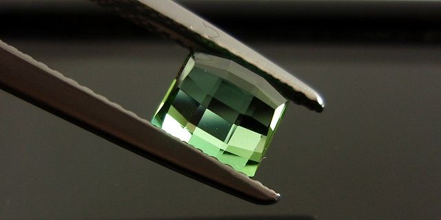 カシミール産トルマリン☆クッションチェッカーカット6ｍｍ（ペアセット）☆2.71ct.