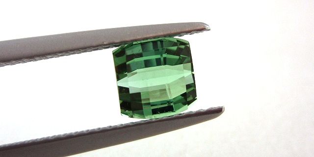 カシミール産トルマリン☆クッションチェッカーカット6ｍｍ（ペアセット）☆2.71ct.