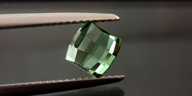 カシミール産トルマリン☆クッションチェッカーカット6ｍｍ（ペアセット）☆2.71ct.