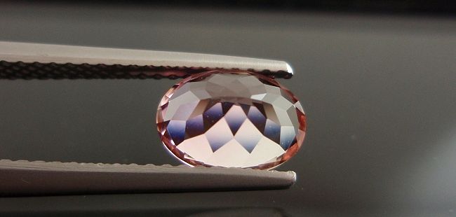 カシミール産ピンクトルマリン☆オーバル8x6☆1.32ct.