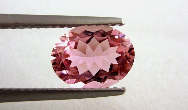 カシミール産ピンクトルマリン☆オーバル9x7☆1.61ct.