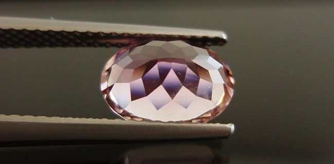 カシミール産ピンクトルマリン☆オーバル9x7☆1.61ct.