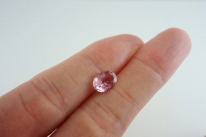 カシミール産ピンクトルマリン☆オーバル9x7☆1.61ct.