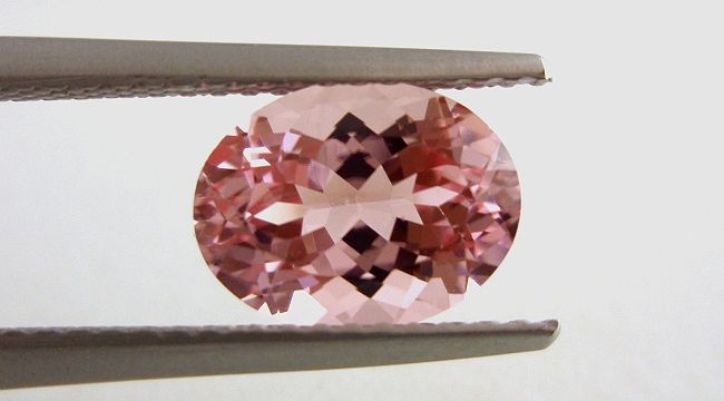 カシミール産ピンクトルマリン☆オーバル9x7☆1.98ct.