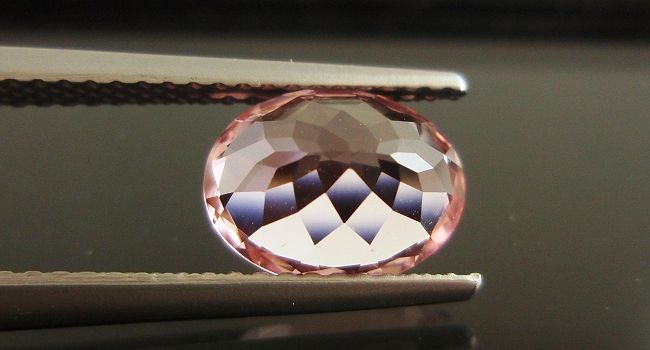 カシミール産ピンクトルマリン☆オーバル9x7☆1.98ct.
