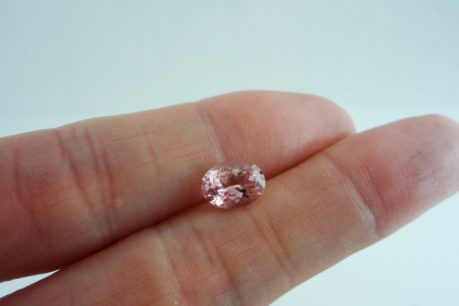 カシミール産ピンクトルマリン☆オーバル9x7☆1.98ct.