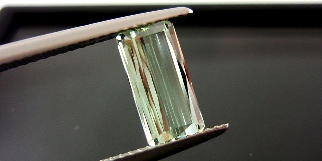 カシミール産トルマリン☆ラディアント10.5ｘ5☆1.88ct.
