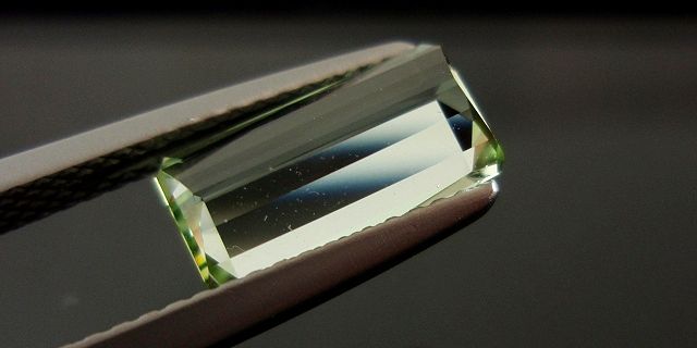 カシミール産トルマリン☆ラディアント10.5ｘ5☆1.88ct.